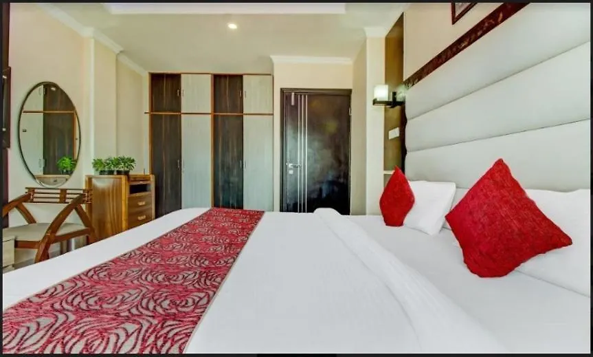 Uphill Courtyard Family Suites For 1 6 People On Hill Top Shimla 0*,