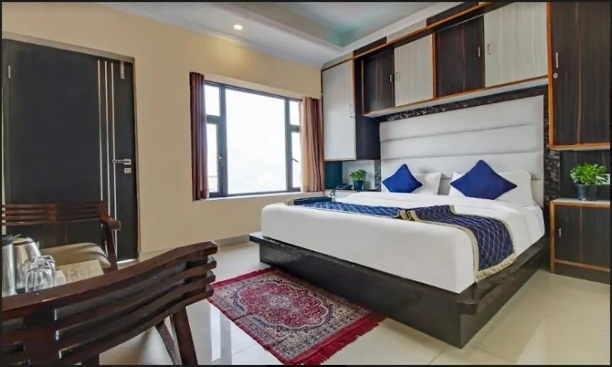 Uphill Courtyard Family Suites For 1 6 People On Hill Top Shimla