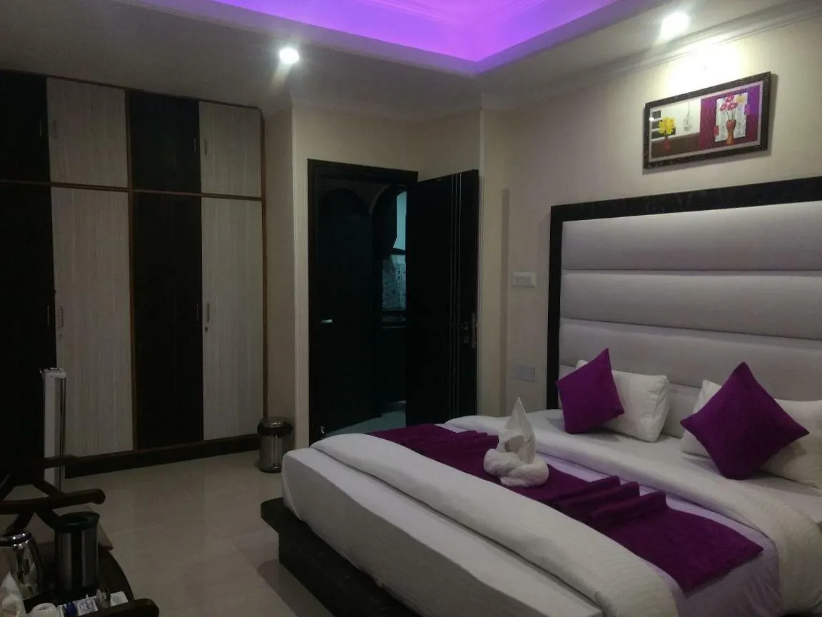 Uphill Courtyard Family Suites For 1 6 People On Hill Top Shimla Bed & Breakfast