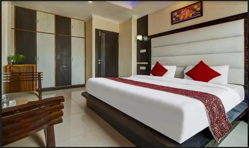 Uphill Courtyard Family Suites For 1 6 People On Hill Top Shimla