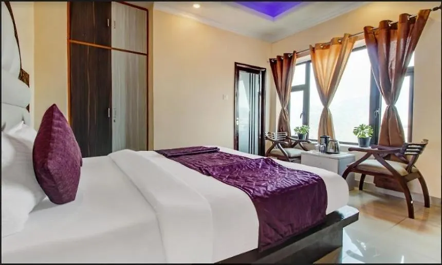 Uphill Courtyard Family Suites For 1 6 People On Hill Top Shimla