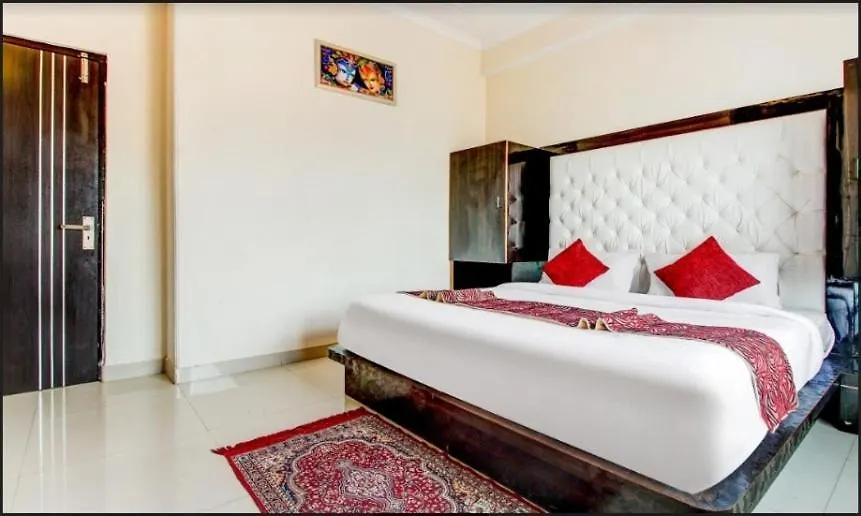 Uphill Courtyard Family Suites For 1 6 People On Hill Top Shimla